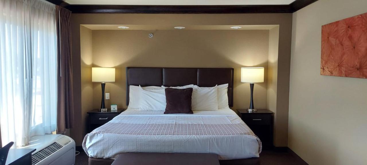 Parkwood Inn & Suites Manhattan Exterior foto